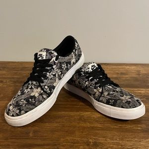 Nike SB Janoski Floral Pattern Size 10.5